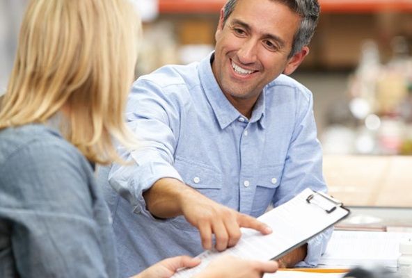 Freight_Forwarder_Providing_Quote_Thumbnails_small